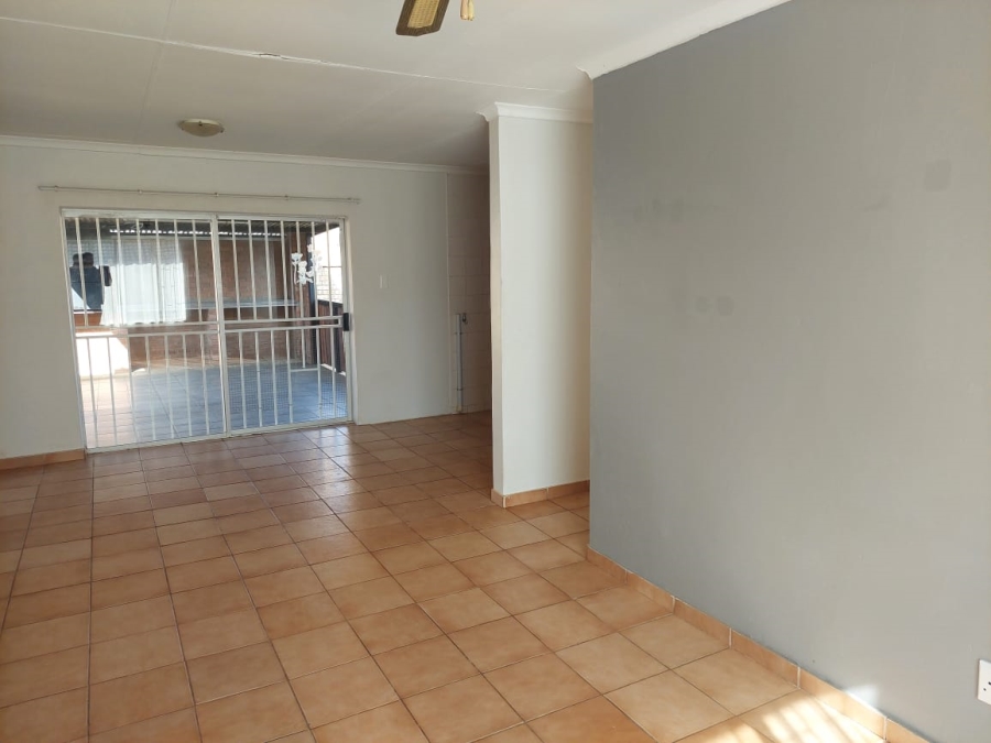 To Let 2 Bedroom Property for Rent in Meiringspark North West